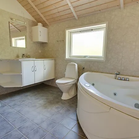 Four-bedroom Holiday In * Hals